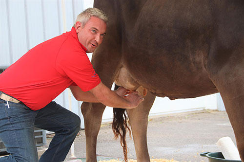 Commissioner Quarles, dairy producers celebrate June as Dairy Month